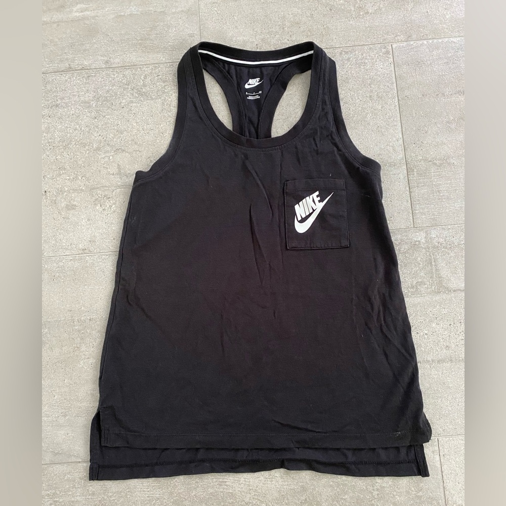 Nike top size small